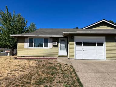 Main picture of 2409 NE Cowls Ct