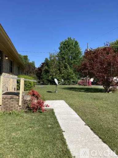 Main picture of 305 E Grace Dr