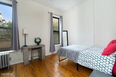 Main picture of 13 E 4th St