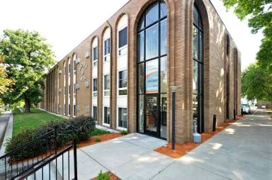 Main picture of 2525 3rd Ave S