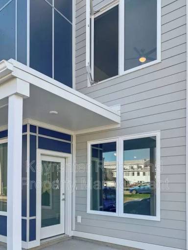 Main picture of 106 W 12th St