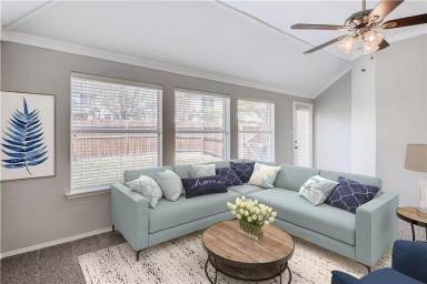 Main picture of 2425 Ravenhurst Dr