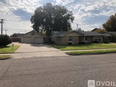 Main picture of 2406 Muret St