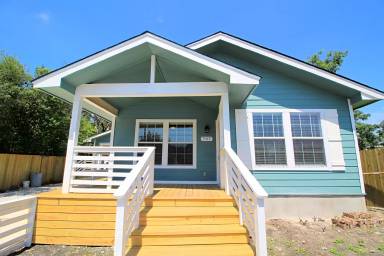 Main picture of 707 S Olive St