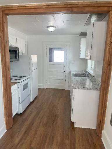 Main picture of 18 W Pacific St