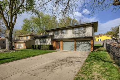 Main picture of 2012 S 160th St