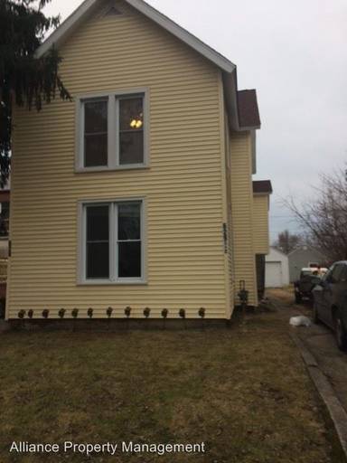 Main picture of 629 1/2 Putnam St