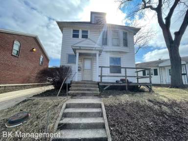 Main picture of 311 W Fowler Ave