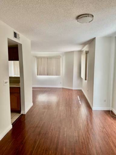 Main picture of 1049 Linden Ave