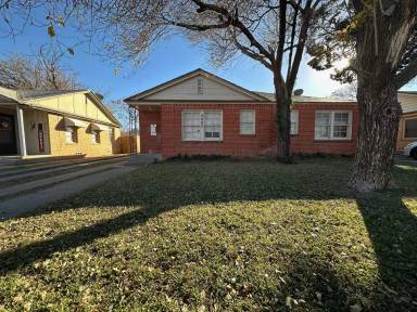 Main picture of 2005 33rd St