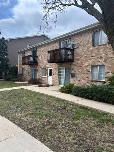 Main picture of 2327 S 107th St