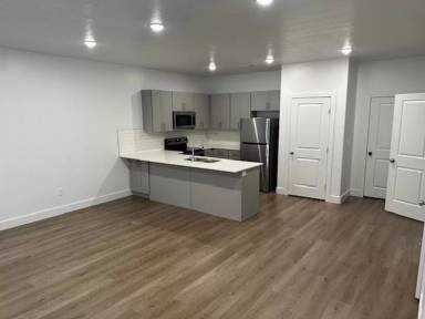 Main picture of 551 E 900 N