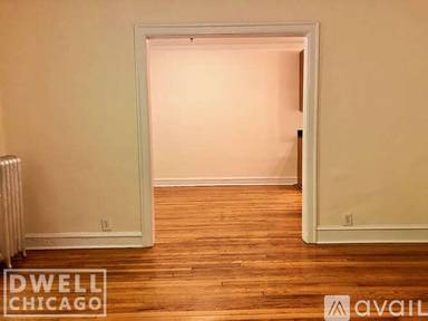 Main picture of 930 W Oakdale Ave