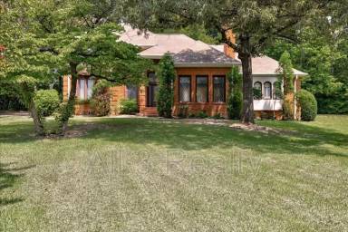 Main picture of 8522 Shoreview Ct