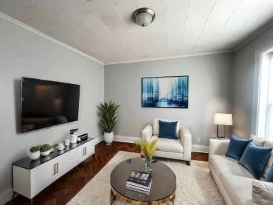 Main picture of 25 W 33rd St