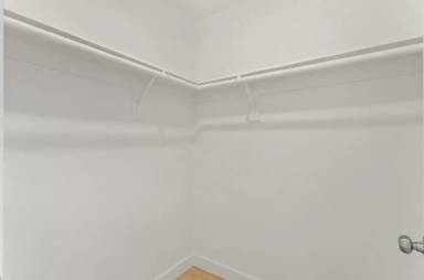 Main picture of 707 W 80th St