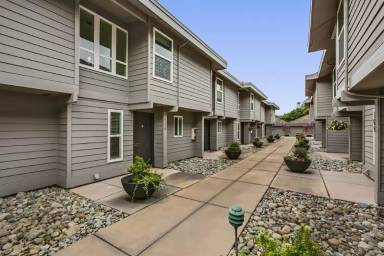 Main picture of 10007 NE 12th St