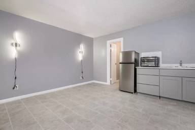 Main picture of 620 W Amarillo Blvd