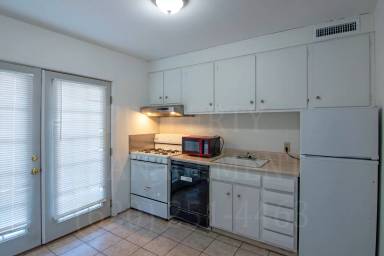 Main picture of 403 W 9th St