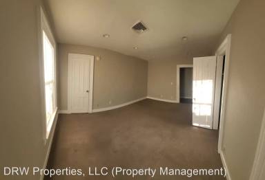 Main picture of 8 Elm St