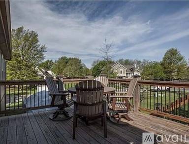 Main picture of 716 Parma Way