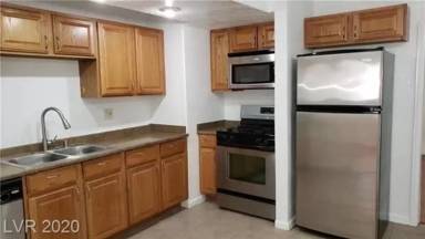 Main picture of 910 Sahara Way