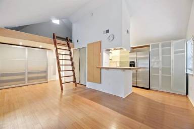 Main picture of 1110 W 22nd St