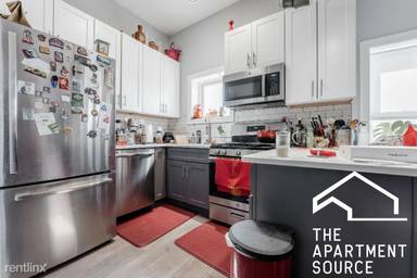 Main picture of 3216 W Augusta Blvd