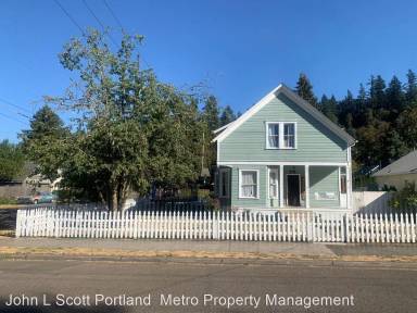 Main picture of 122 Center St