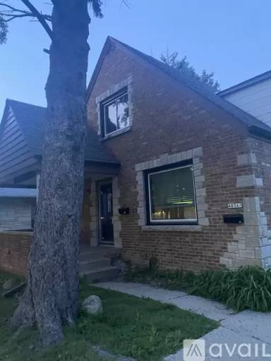 Main picture of 4834 N 76th St