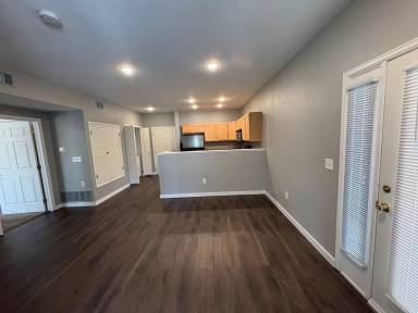 Main picture of 1002 Lucca Dr