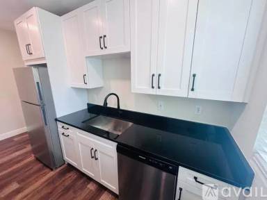 Main picture of 325 15th Ave NE