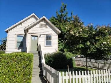 Main picture of 900 Laurel St