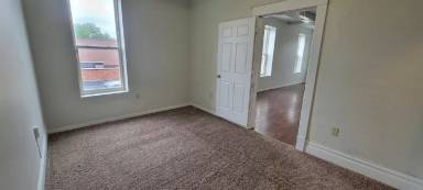 Main picture of 7 E Main St