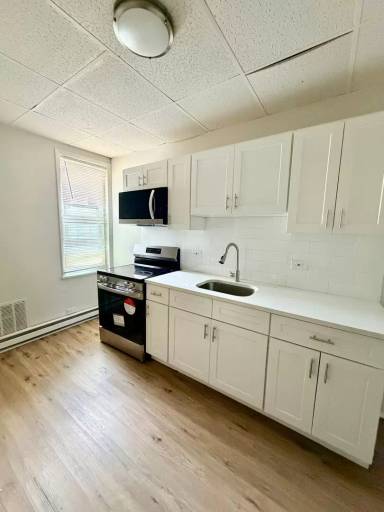 Main picture of 3563 Emerald St