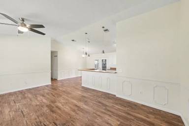 Main picture of 1242 Laconia St