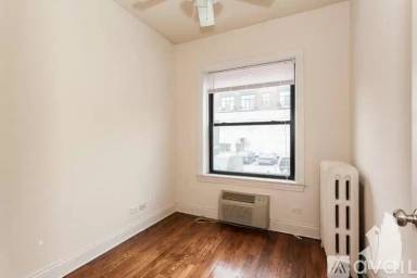 Main picture of 740 W Addison St