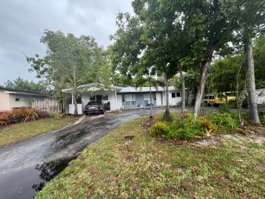 Main picture of 1430 NE 56th Ct