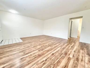 Main picture of 10632 Oak St