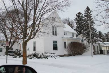 Main picture of 301 N Warren Ave