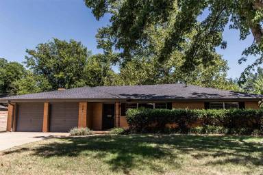 Main picture of 201 N Westchester Ave