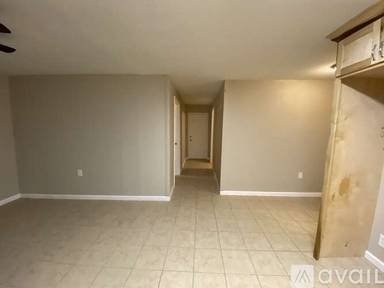 Main picture of 613 E Expressway 83
