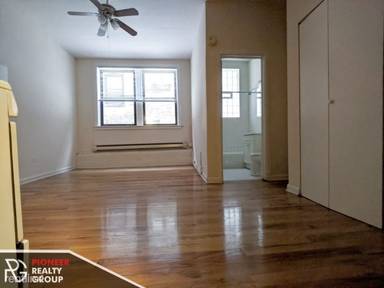 Main picture of 1050 W George St