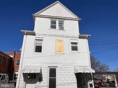 Main picture of 22 W Cecil St