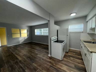 Main picture of 1928 Jefferson St