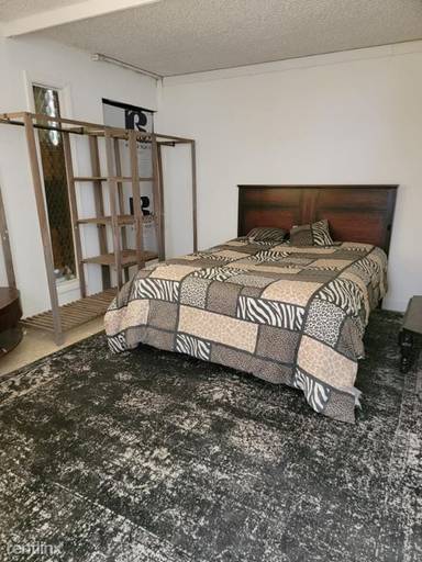 Main picture of 5517 Oak St