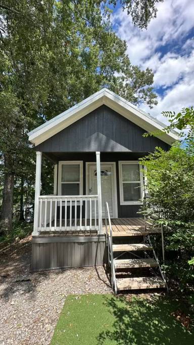 Main picture of 909 Finks Hideaway Rd