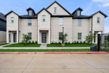 Main picture of 2360 Spring Park Blvd