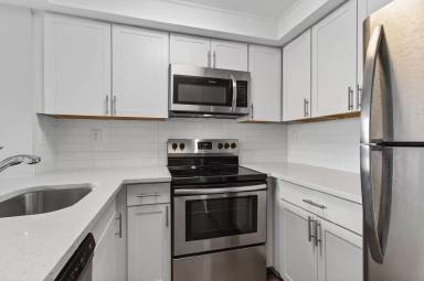Main picture of 714 Executive Center Dr