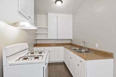 Main picture of 3621 S Pacific Ave
